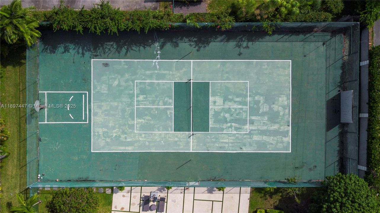 For Sale: $3,980,000 (7 beds, 5 baths, 5452 Square Feet)