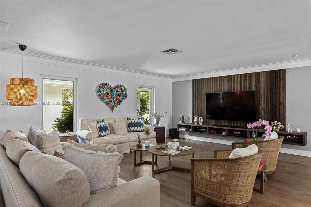 For Sale: $3,980,000 (7 beds, 5 baths, 5452 Square Feet)