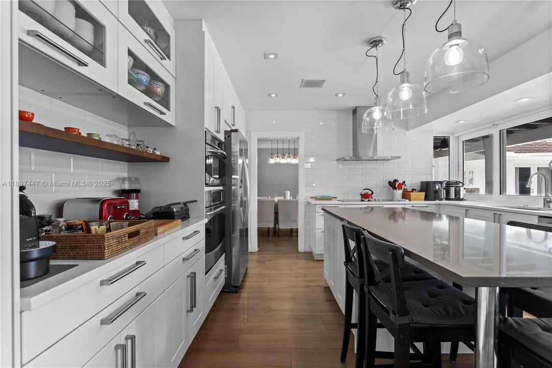 For Sale: $3,980,000 (7 beds, 5 baths, 5452 Square Feet)