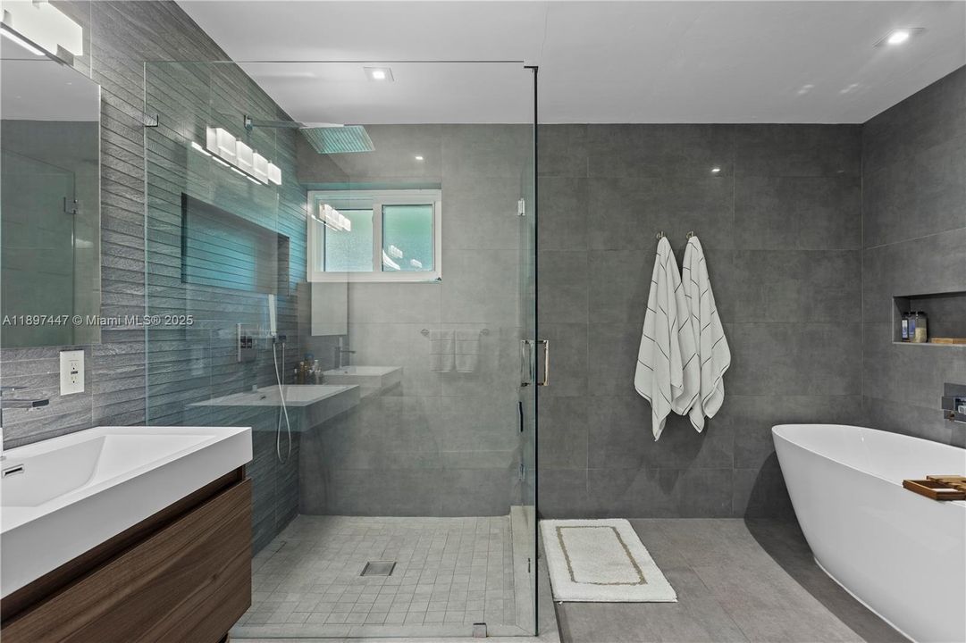 For Sale: $3,980,000 (7 beds, 5 baths, 5452 Square Feet)