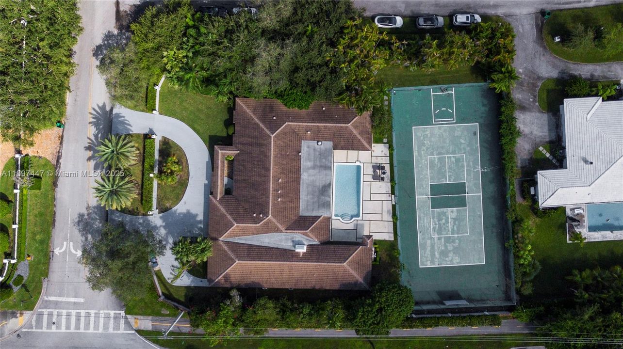 For Sale: $3,980,000 (7 beds, 5 baths, 5452 Square Feet)