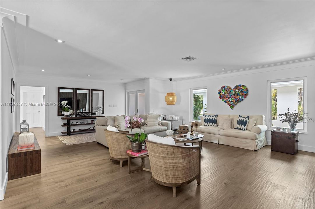 For Sale: $3,980,000 (7 beds, 5 baths, 5452 Square Feet)