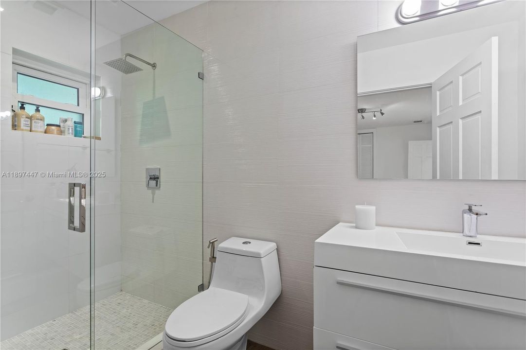 For Sale: $3,980,000 (7 beds, 5 baths, 5452 Square Feet)