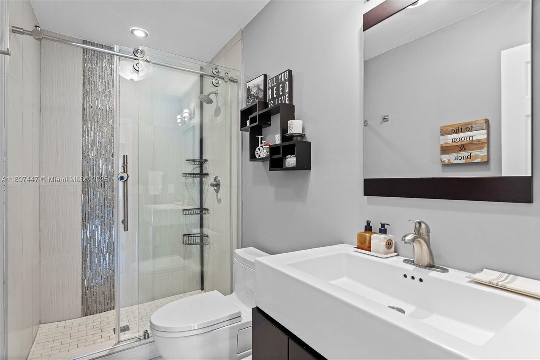 For Sale: $3,980,000 (7 beds, 5 baths, 5452 Square Feet)