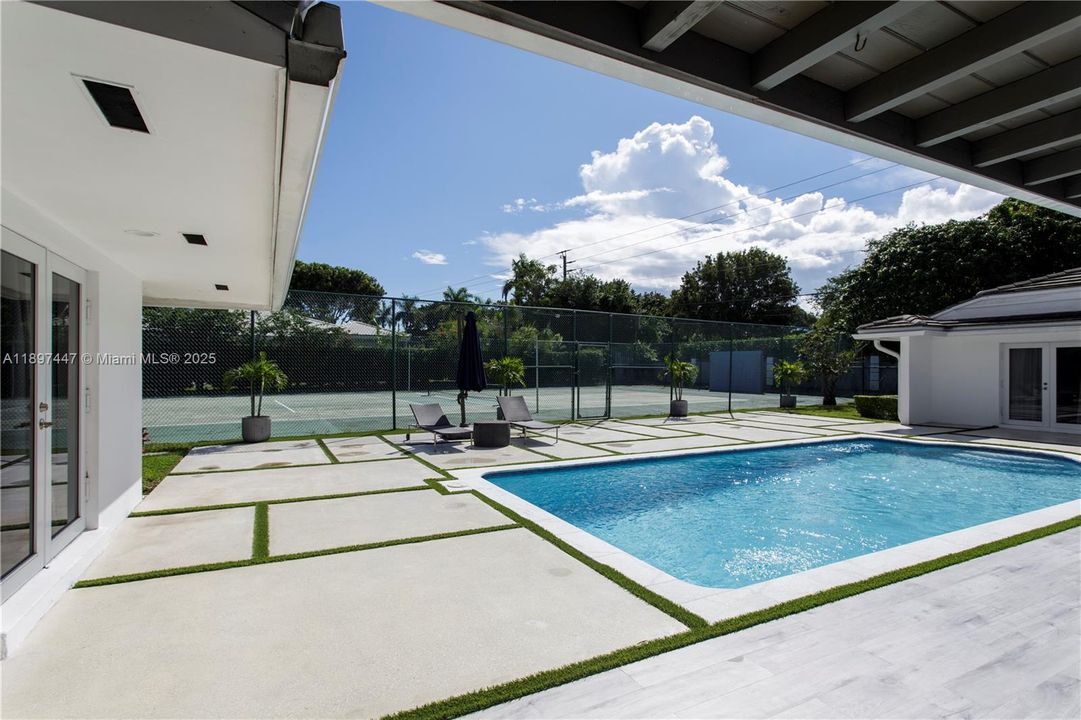 For Sale: $3,980,000 (7 beds, 5 baths, 5452 Square Feet)