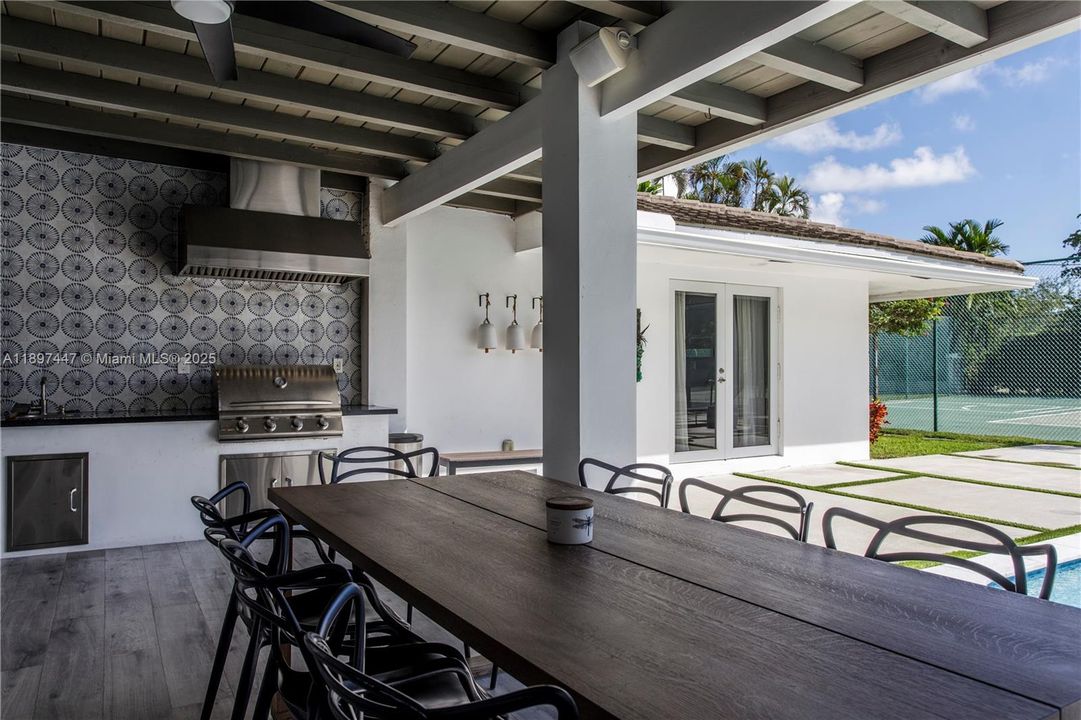 For Sale: $3,980,000 (7 beds, 5 baths, 5452 Square Feet)