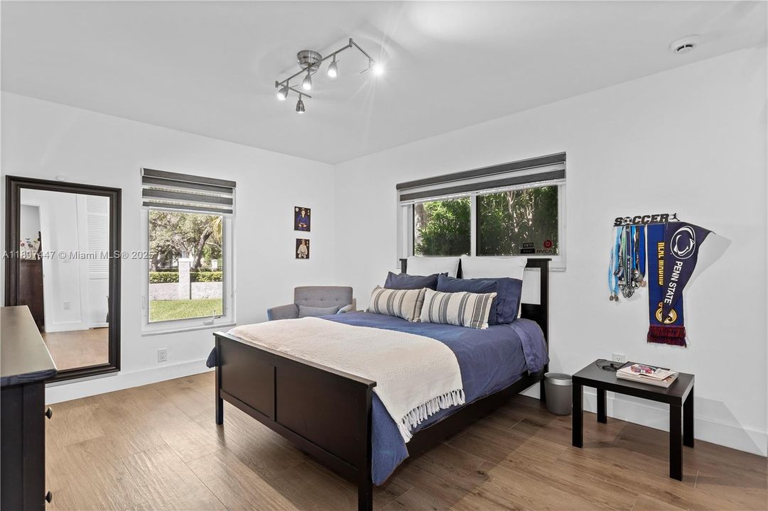 For Sale: $3,980,000 (7 beds, 5 baths, 5452 Square Feet)