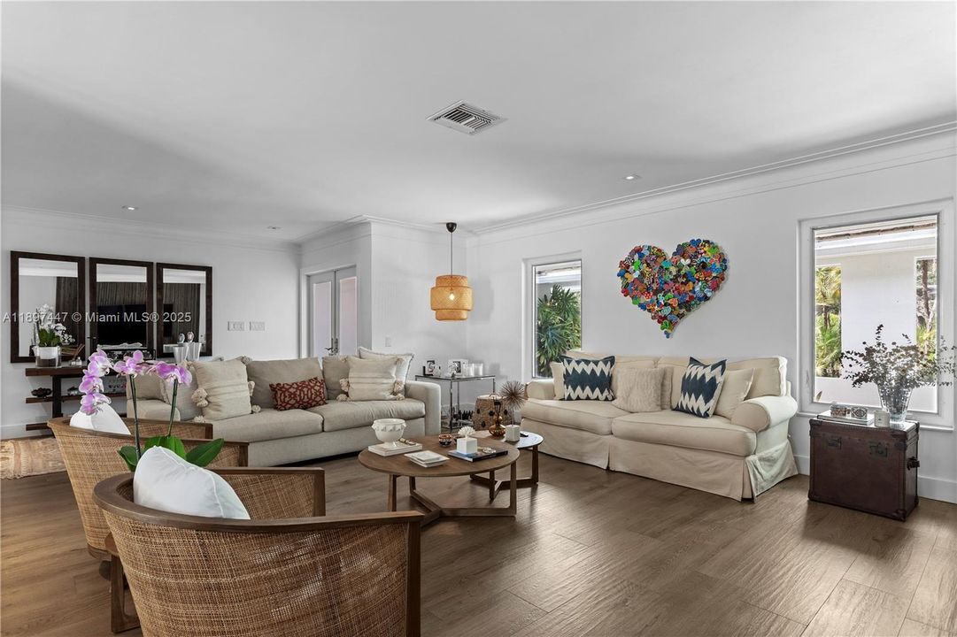 For Sale: $3,980,000 (7 beds, 5 baths, 5452 Square Feet)