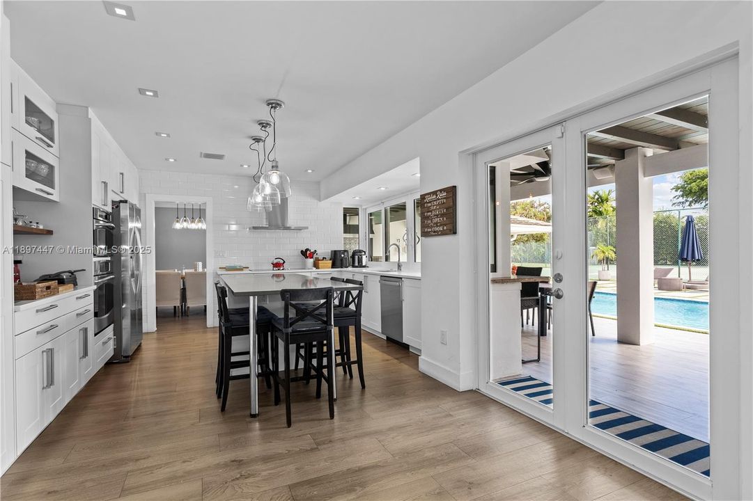 For Sale: $3,980,000 (7 beds, 5 baths, 5452 Square Feet)