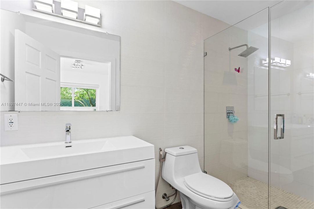 For Sale: $3,980,000 (7 beds, 5 baths, 5452 Square Feet)