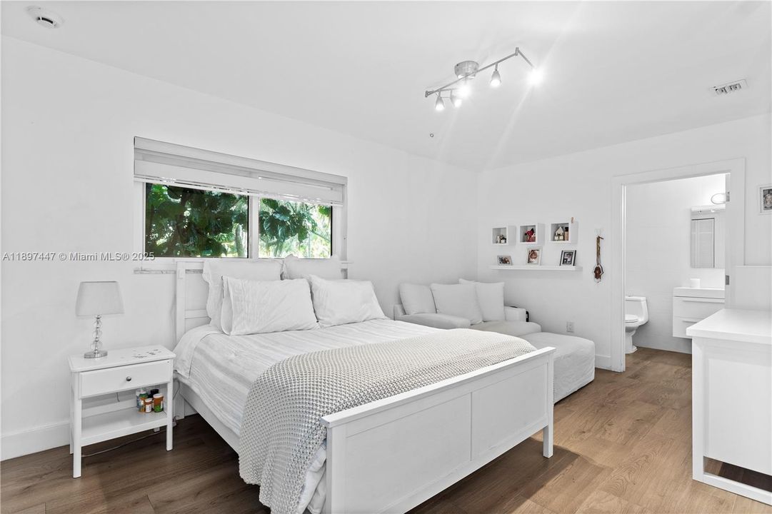 For Sale: $3,980,000 (7 beds, 5 baths, 5452 Square Feet)