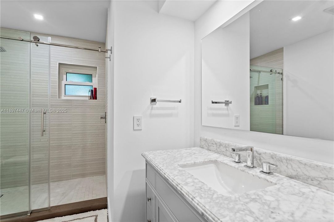 For Sale: $3,980,000 (7 beds, 5 baths, 5452 Square Feet)