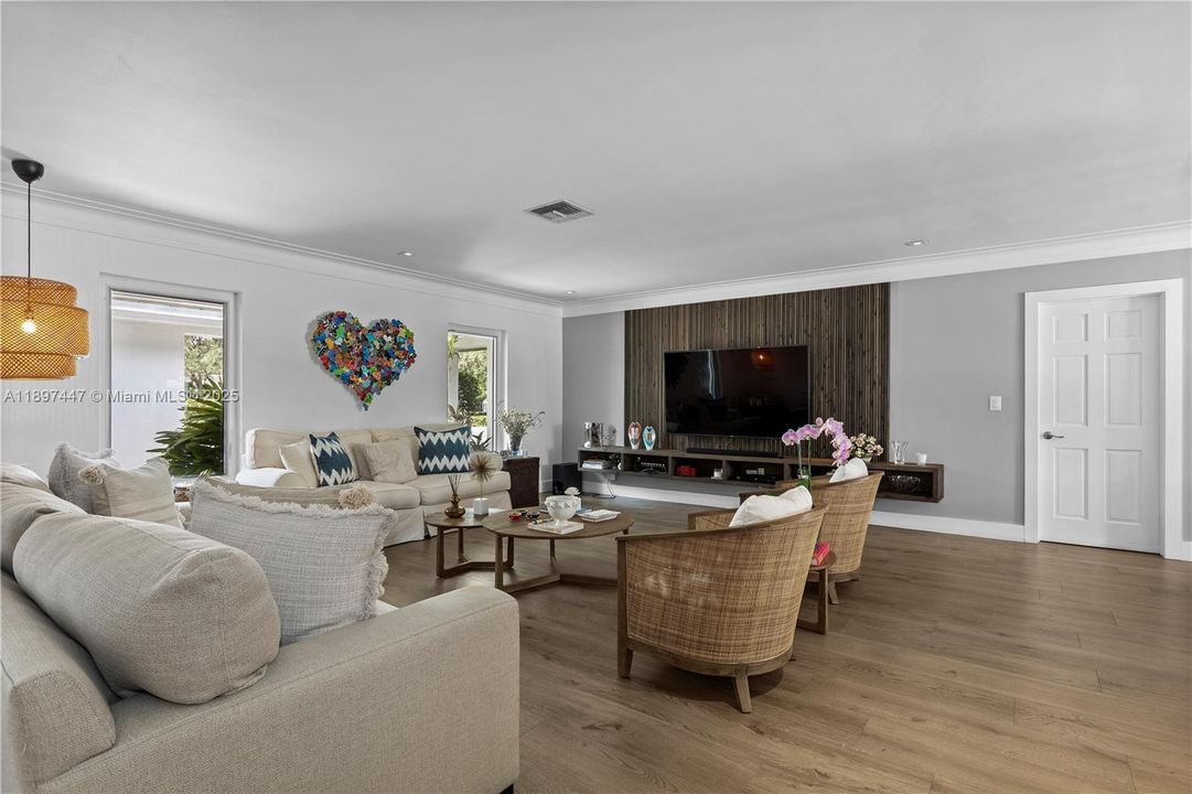 For Sale: $3,980,000 (7 beds, 5 baths, 5452 Square Feet)