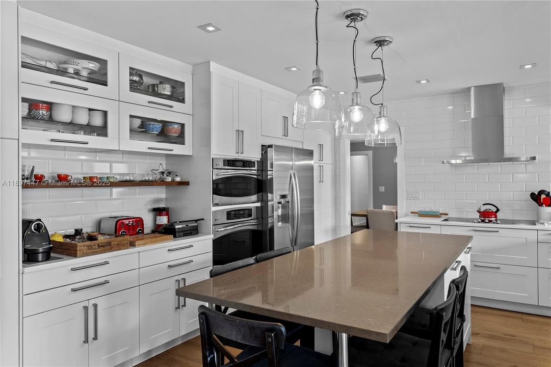 For Sale: $3,980,000 (7 beds, 5 baths, 5452 Square Feet)