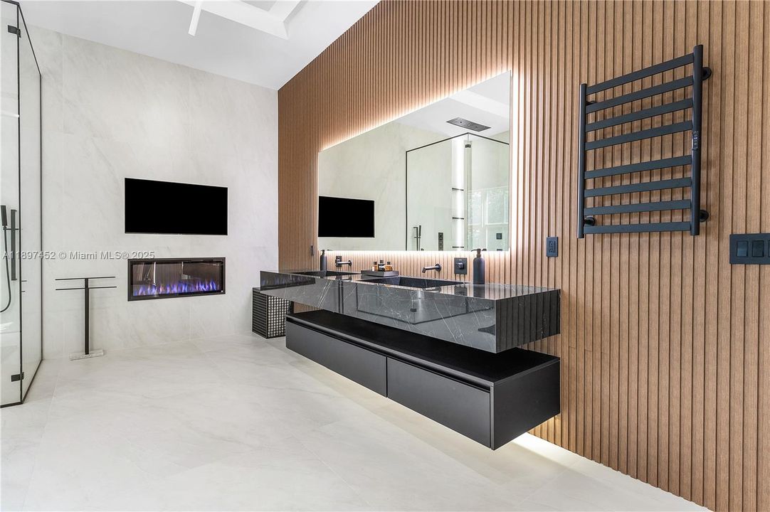 Recently Sold: $2,699,000 (5 beds, 4 baths, 4937 Square Feet)