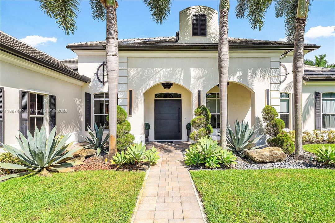 Recently Sold: $2,699,000 (5 beds, 4 baths, 4937 Square Feet)