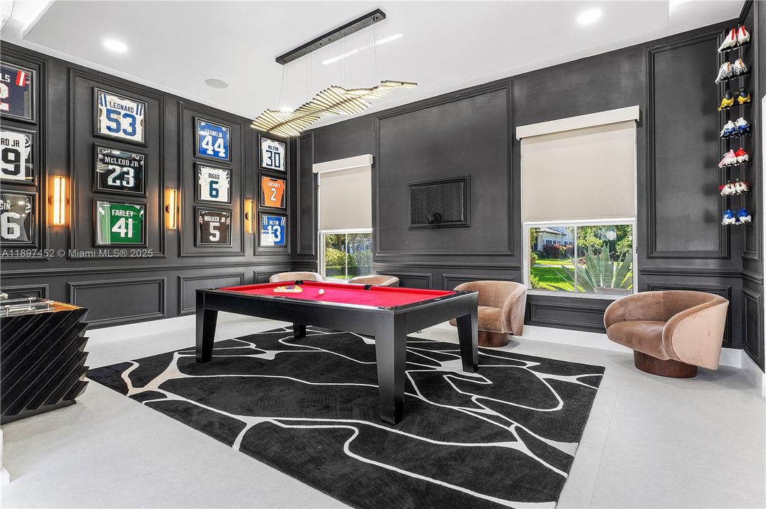 Recently Sold: $2,699,000 (5 beds, 4 baths, 4937 Square Feet)