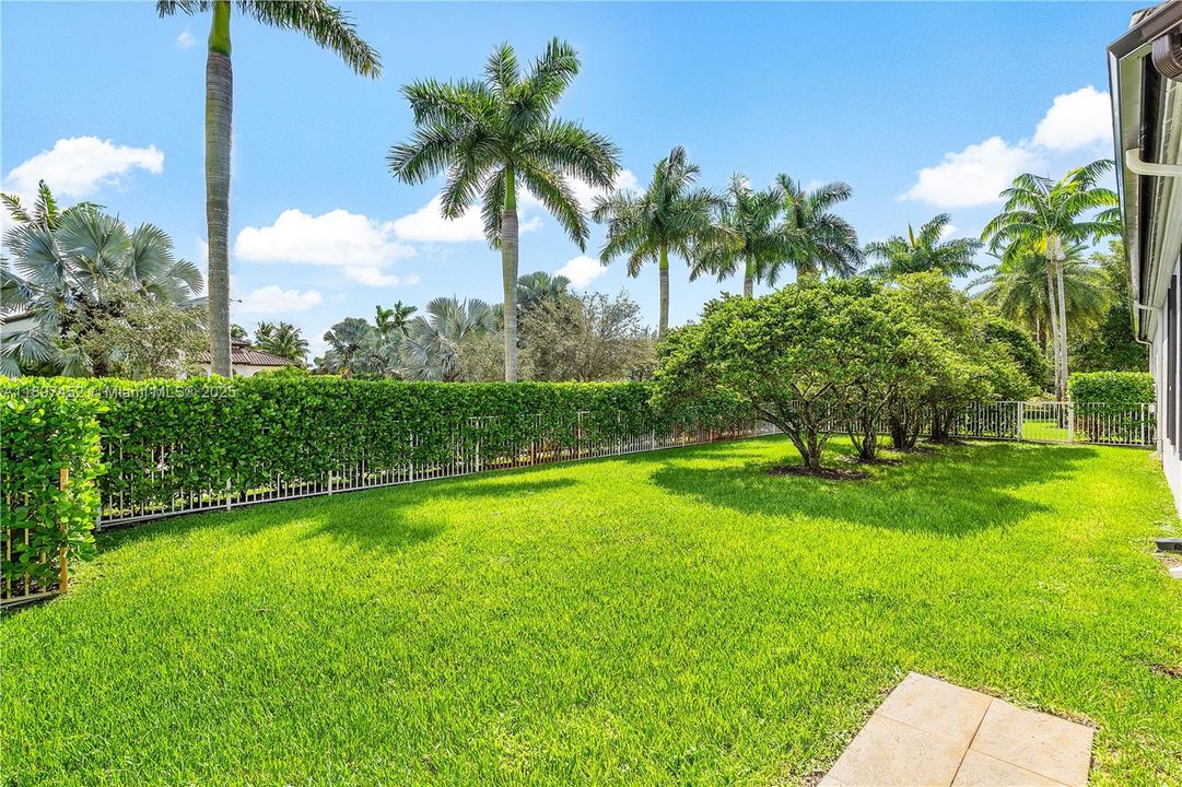 Recently Sold: $2,699,000 (5 beds, 4 baths, 4937 Square Feet)