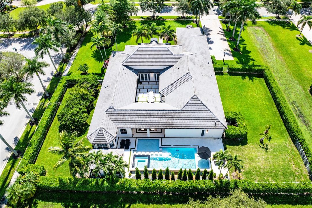 Recently Sold: $2,699,000 (5 beds, 4 baths, 4937 Square Feet)