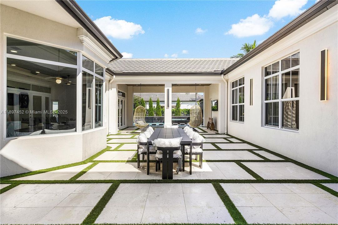 Recently Sold: $2,699,000 (5 beds, 4 baths, 4937 Square Feet)