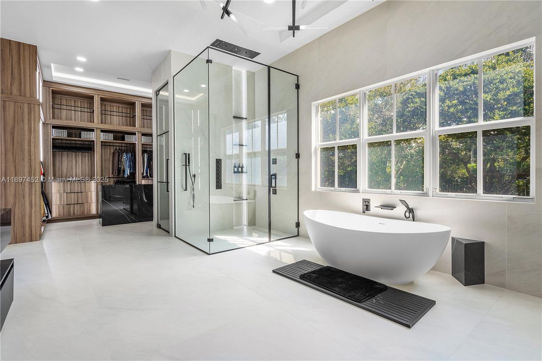 Recently Sold: $2,699,000 (5 beds, 4 baths, 4937 Square Feet)