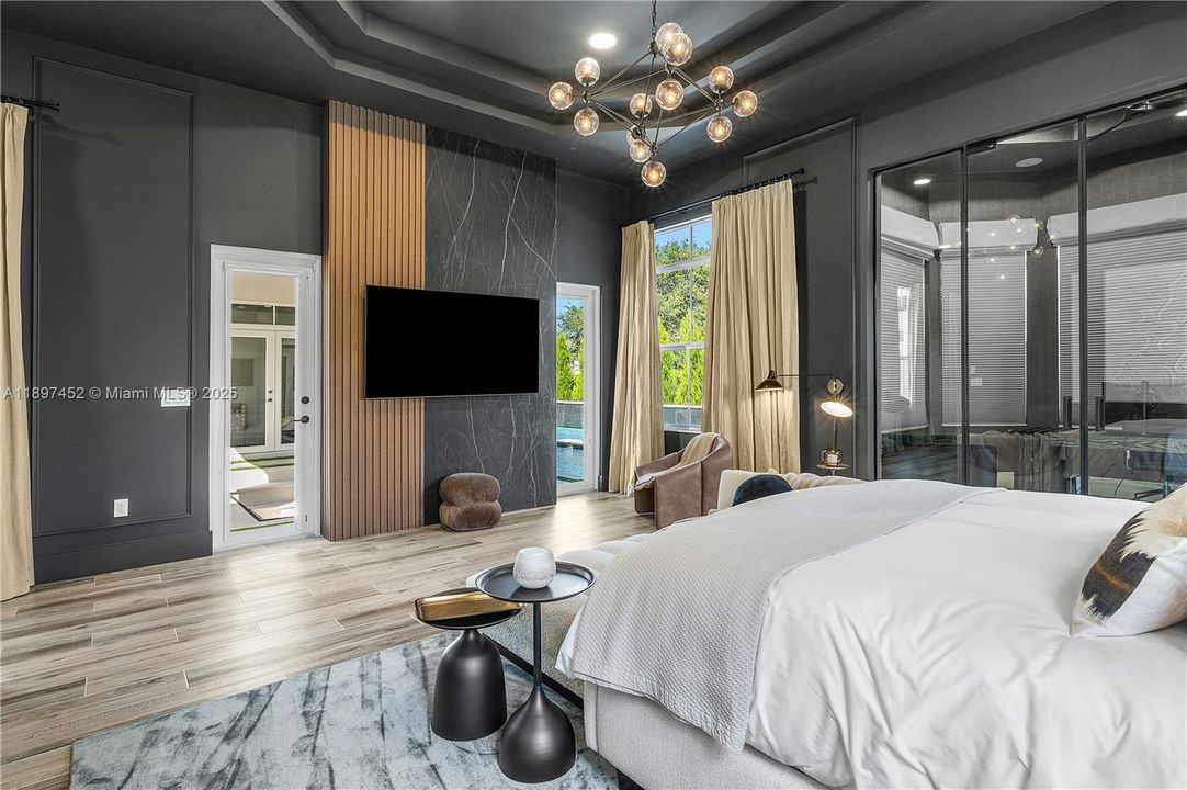 Recently Sold: $2,699,000 (5 beds, 4 baths, 4937 Square Feet)