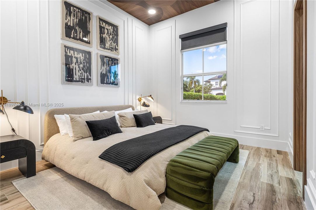 Recently Sold: $2,699,000 (5 beds, 4 baths, 4937 Square Feet)