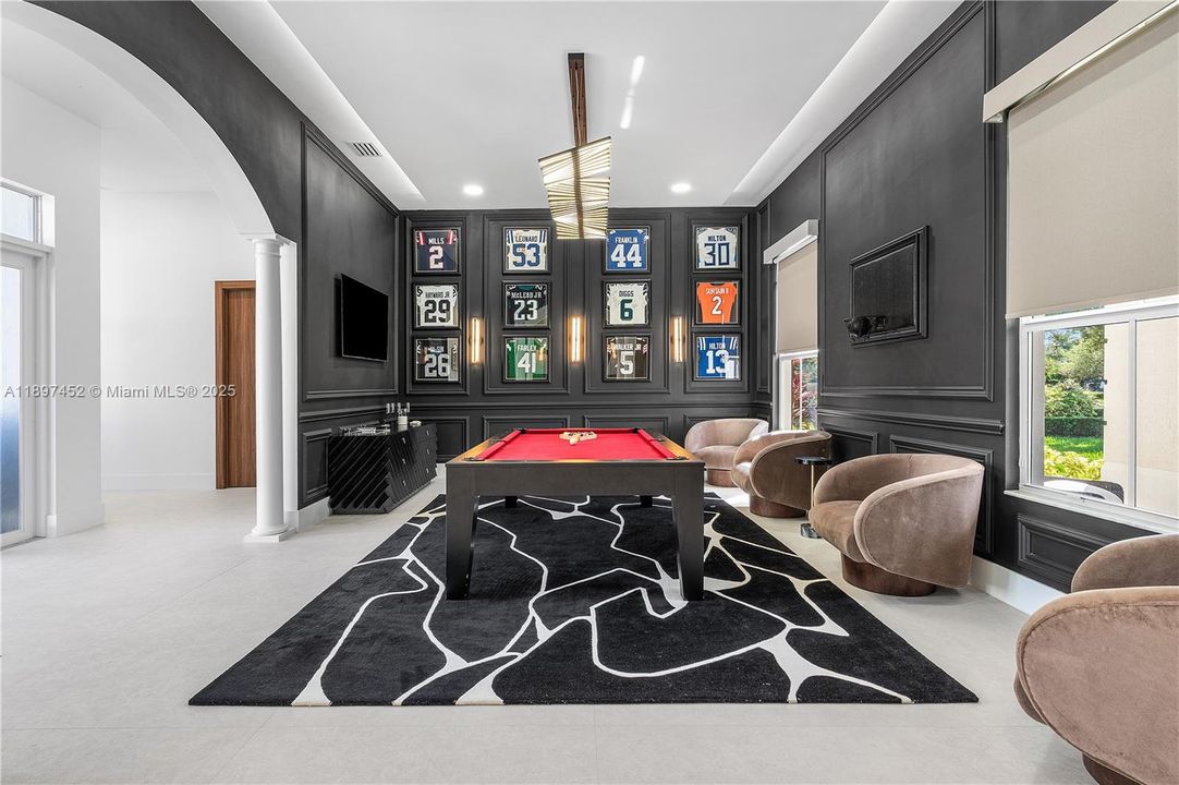 Recently Sold: $2,699,000 (5 beds, 4 baths, 4937 Square Feet)