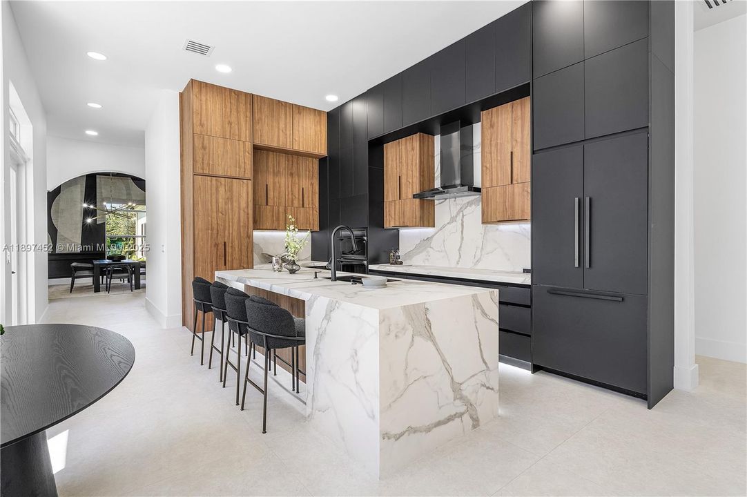 Recently Sold: $2,699,000 (5 beds, 4 baths, 4937 Square Feet)