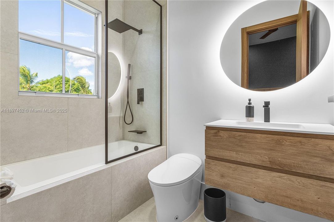 Recently Sold: $2,699,000 (5 beds, 4 baths, 4937 Square Feet)