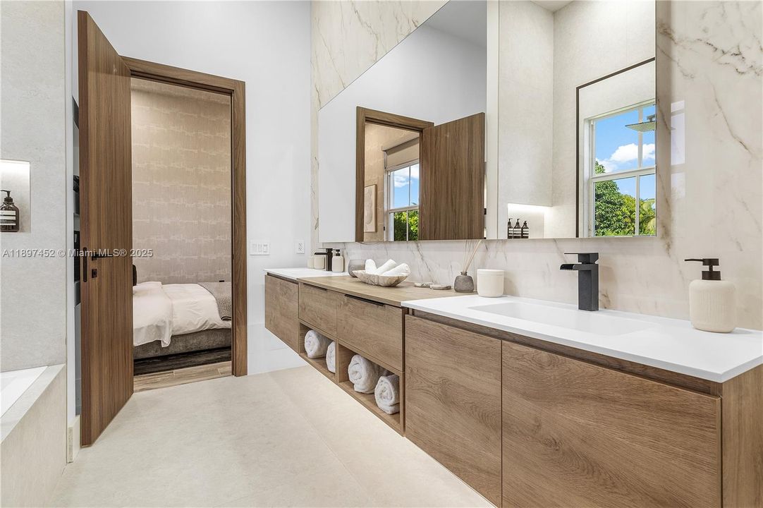 Recently Sold: $2,699,000 (5 beds, 4 baths, 4937 Square Feet)