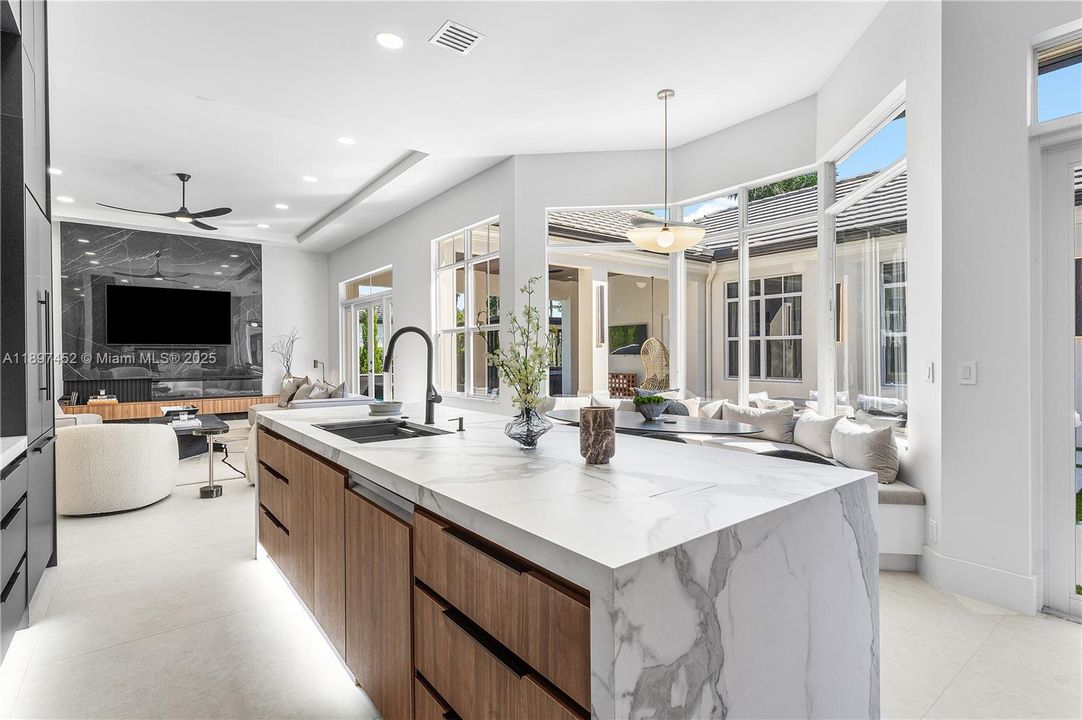 Recently Sold: $2,699,000 (5 beds, 4 baths, 4937 Square Feet)