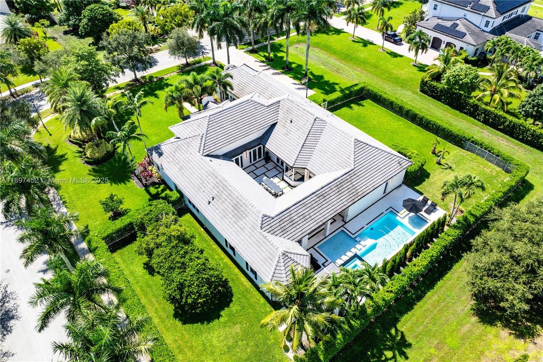 Recently Sold: $2,699,000 (5 beds, 4 baths, 4937 Square Feet)
