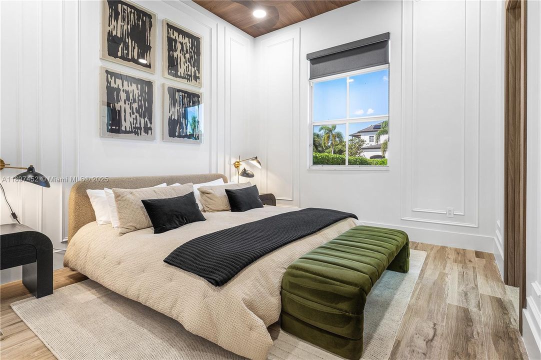 Recently Sold: $2,699,000 (5 beds, 4 baths, 4937 Square Feet)