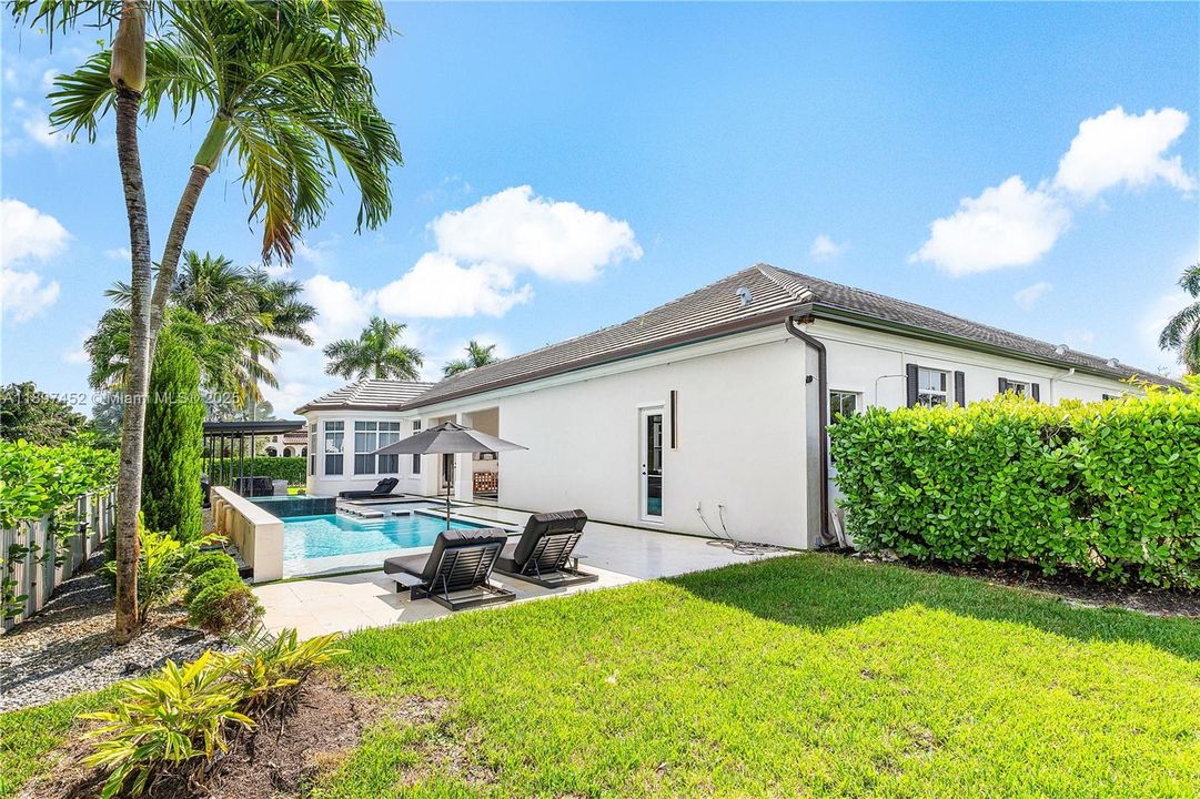 Recently Sold: $2,699,000 (5 beds, 4 baths, 4937 Square Feet)