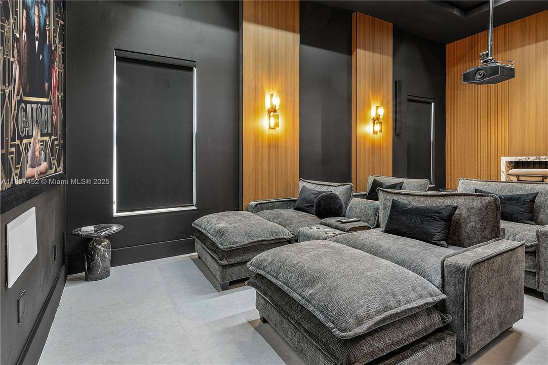 Recently Sold: $2,699,000 (5 beds, 4 baths, 4937 Square Feet)