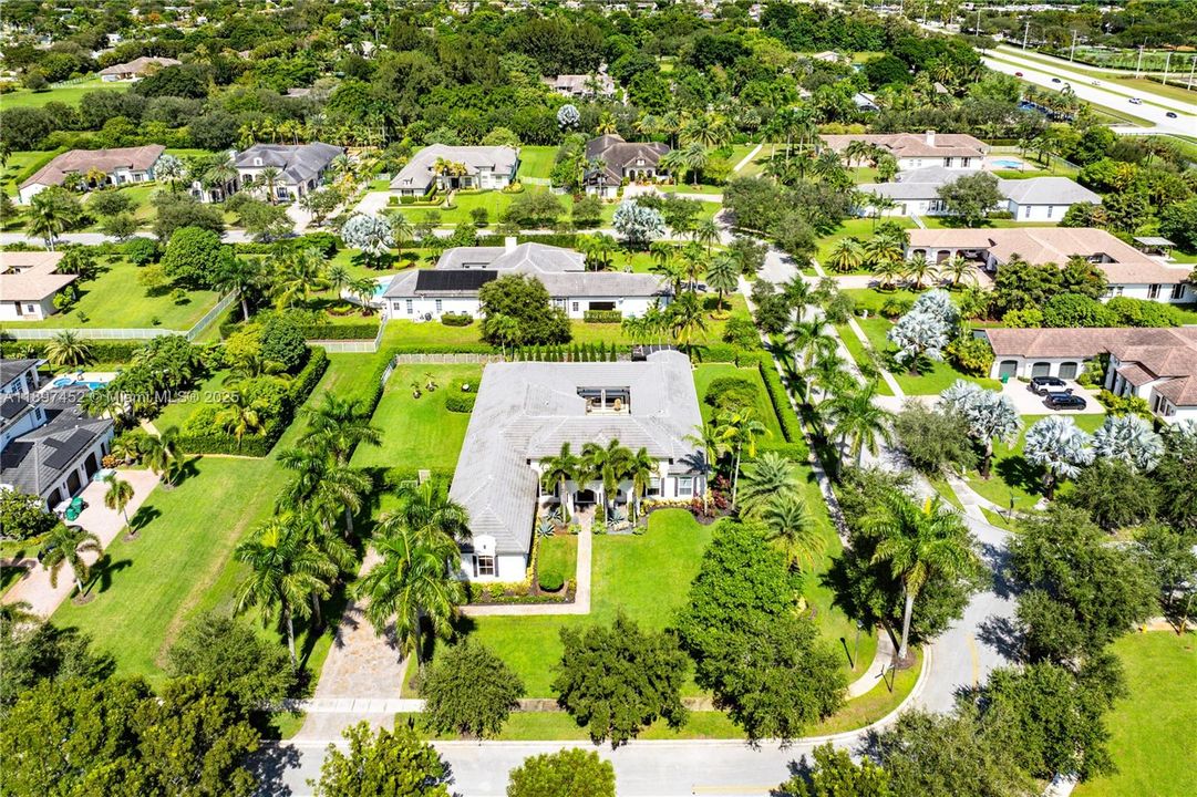 Recently Sold: $2,699,000 (5 beds, 4 baths, 4937 Square Feet)