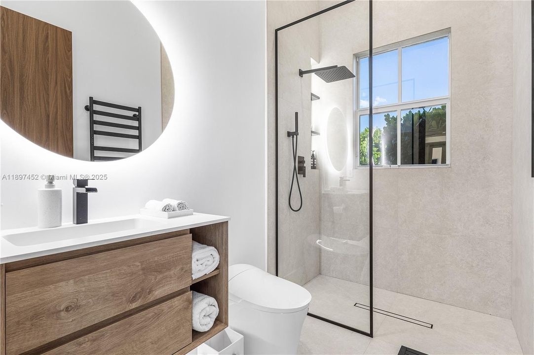 Recently Sold: $2,699,000 (5 beds, 4 baths, 4937 Square Feet)