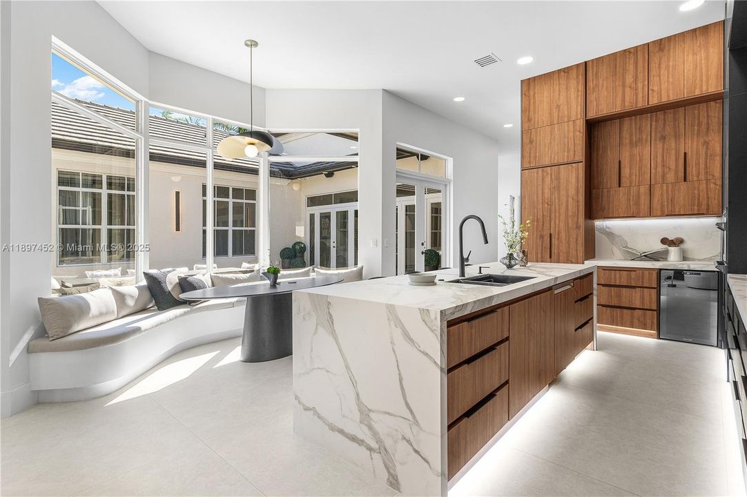Recently Sold: $2,699,000 (5 beds, 4 baths, 4937 Square Feet)