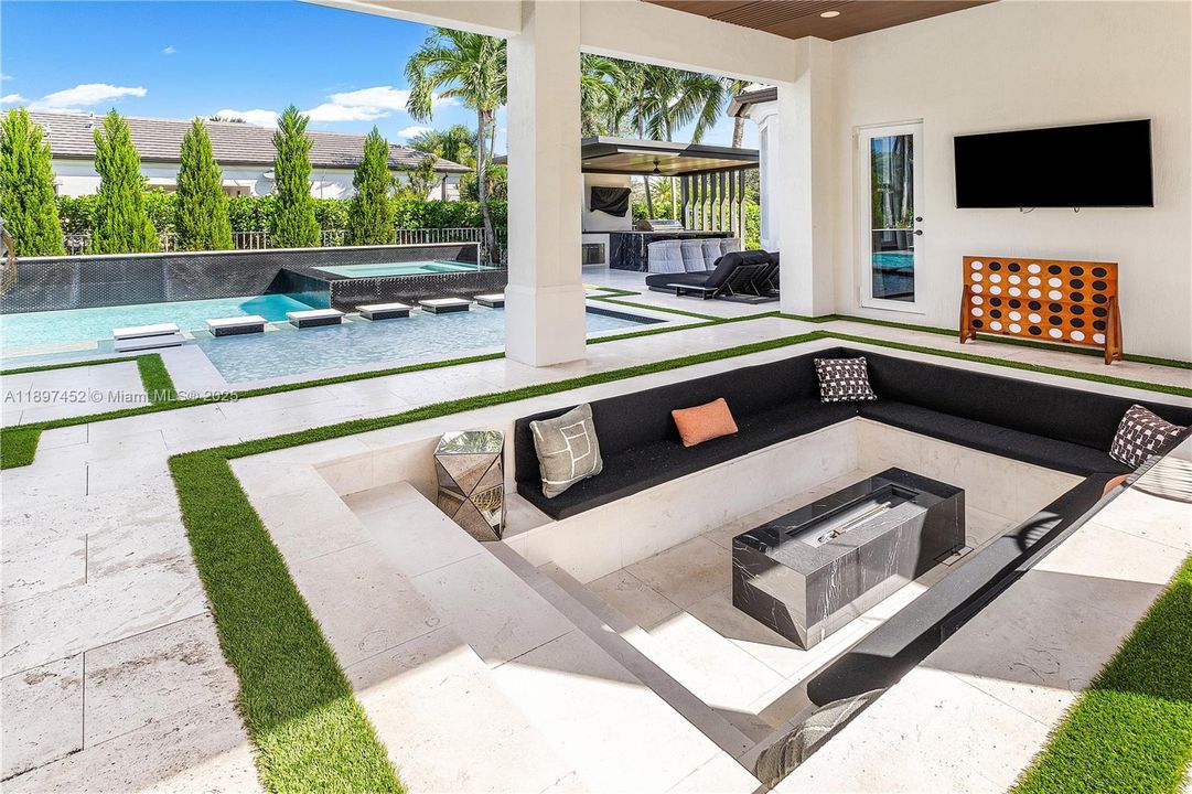 Recently Sold: $2,699,000 (5 beds, 4 baths, 4937 Square Feet)