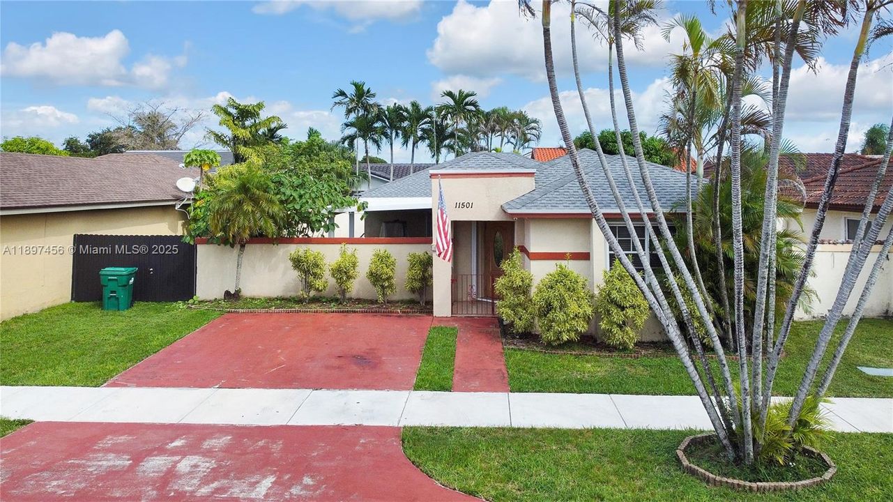 Недавно продано: $629,900 (3 спален, 2 ванн, 1676 Квадратных фут)