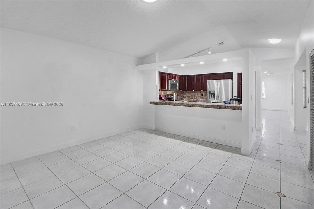 Недавно продано: $629,900 (3 спален, 2 ванн, 1676 Квадратных фут)