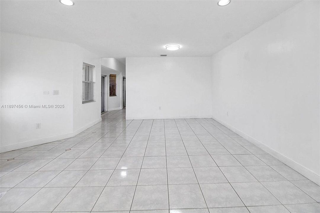 Недавно продано: $629,900 (3 спален, 2 ванн, 1676 Квадратных фут)