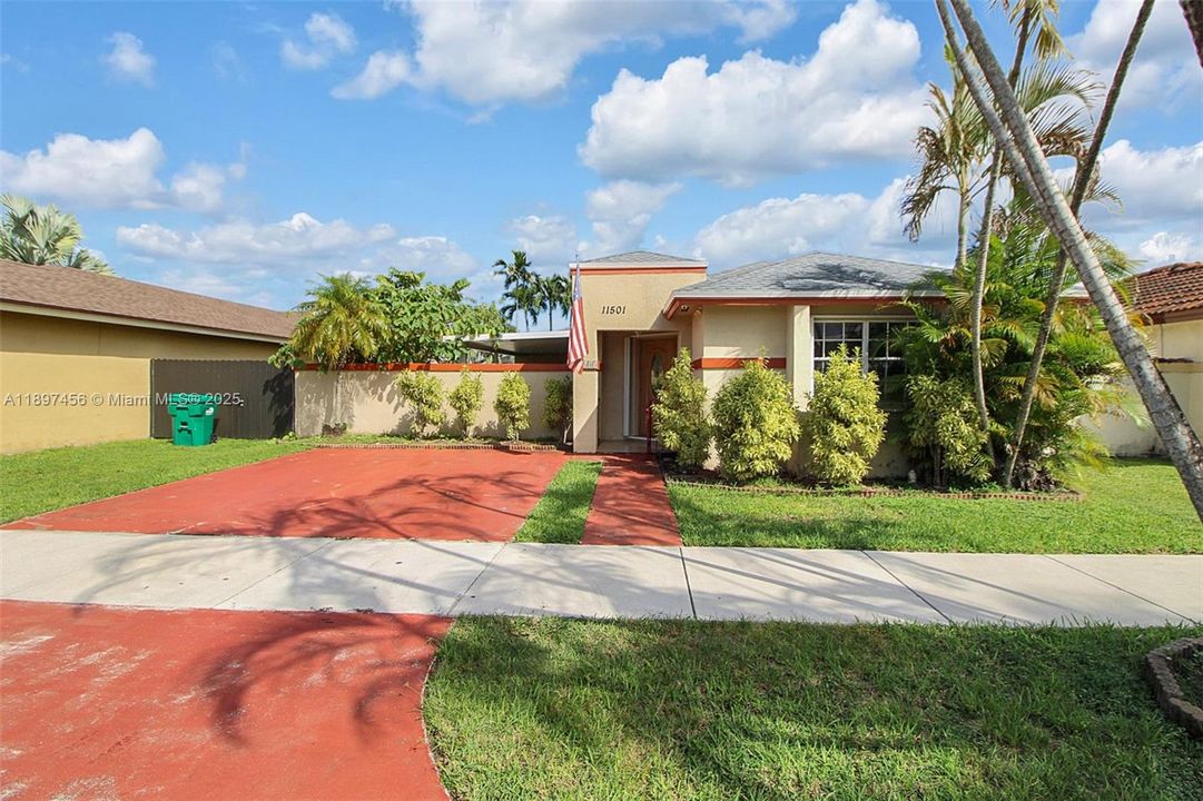 Недавно продано: $629,900 (3 спален, 2 ванн, 1676 Квадратных фут)