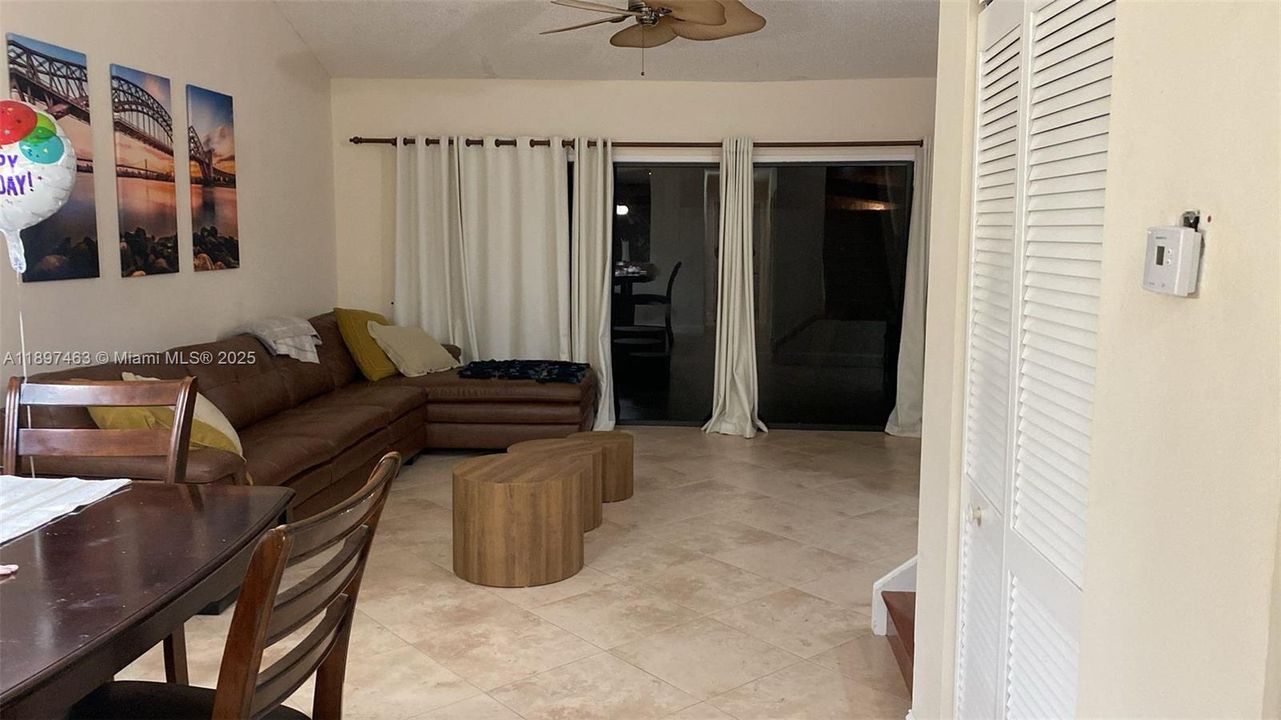 For Rent: $2,800 (2 beds, 2 baths, 1241 Square Feet)