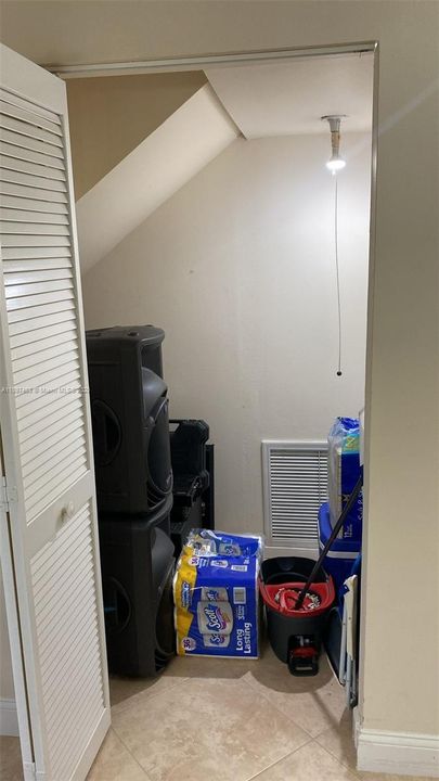 For Rent: $2,800 (2 beds, 2 baths, 1241 Square Feet)