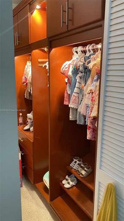 For Rent: $2,800 (2 beds, 2 baths, 1241 Square Feet)