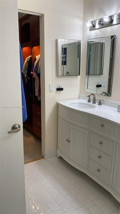 For Rent: $2,800 (2 beds, 2 baths, 1241 Square Feet)