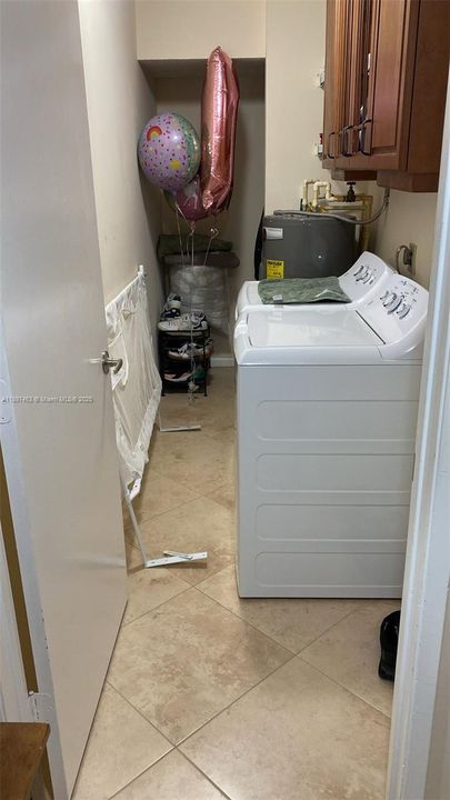 For Rent: $2,800 (2 beds, 2 baths, 1241 Square Feet)