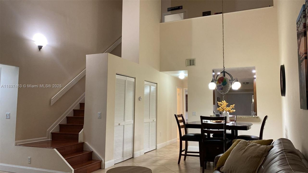 For Rent: $2,800 (2 beds, 2 baths, 1241 Square Feet)